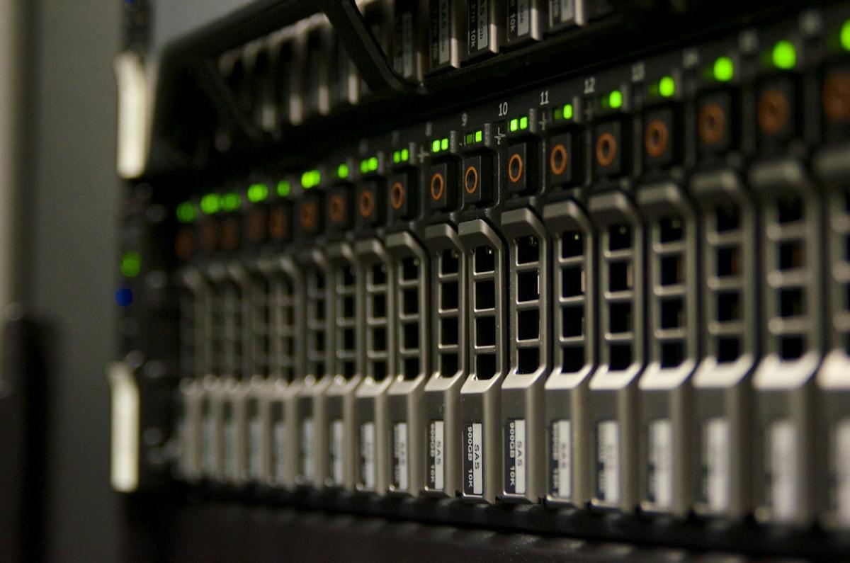 Server hardware with status lights